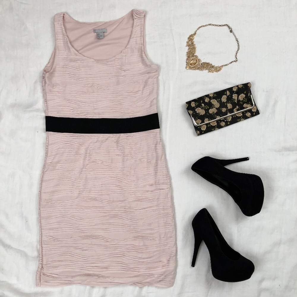 Powder pink ruffled texture body-con dress